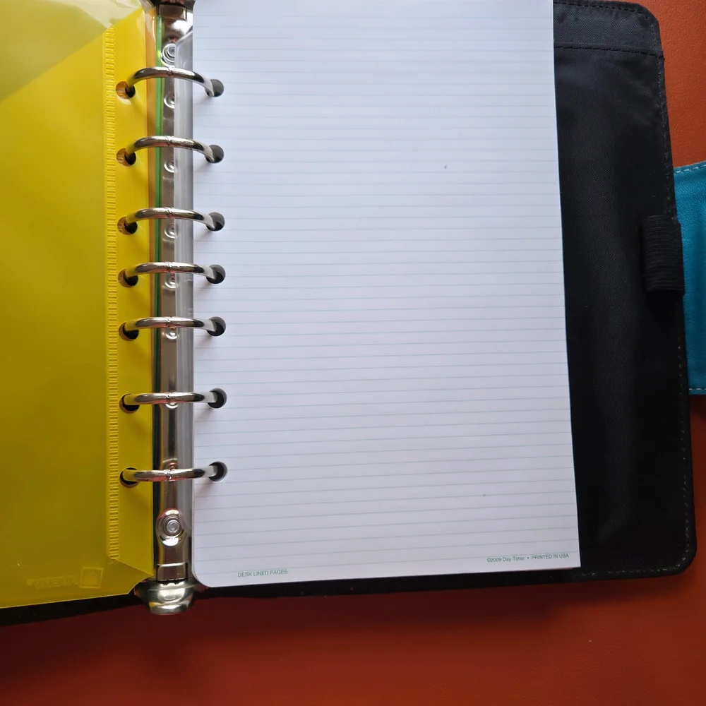Blue Leather Day-Timer Planner With Snap Closure, Pocket & Notebook 8.5 x 5.5 Pg